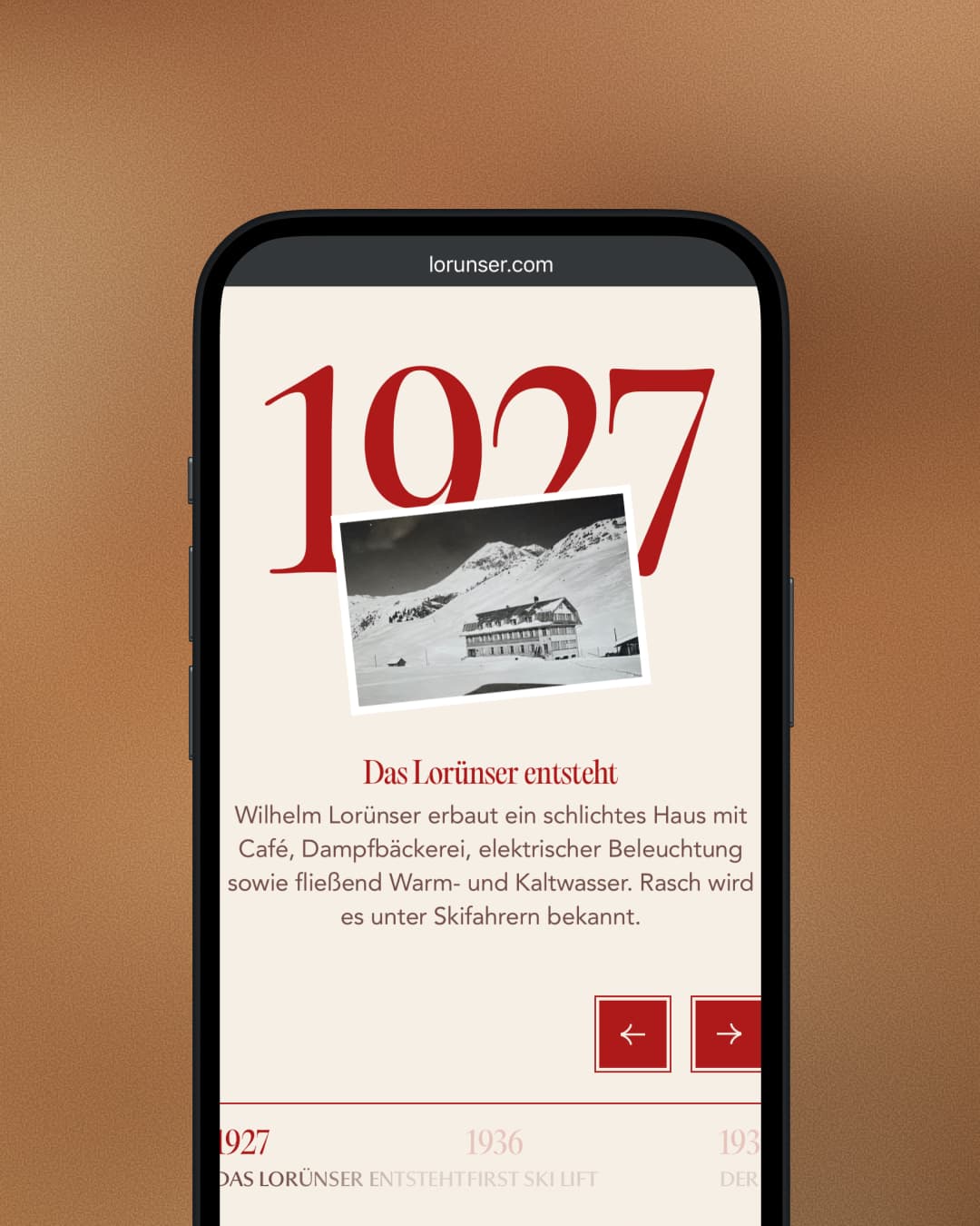 Mobile Website des Hotels Lorünser mit einer Zeitleiste zur Hotelgeschichte, der Jahreszahl 1927 und einem historischen Hotelfoto.