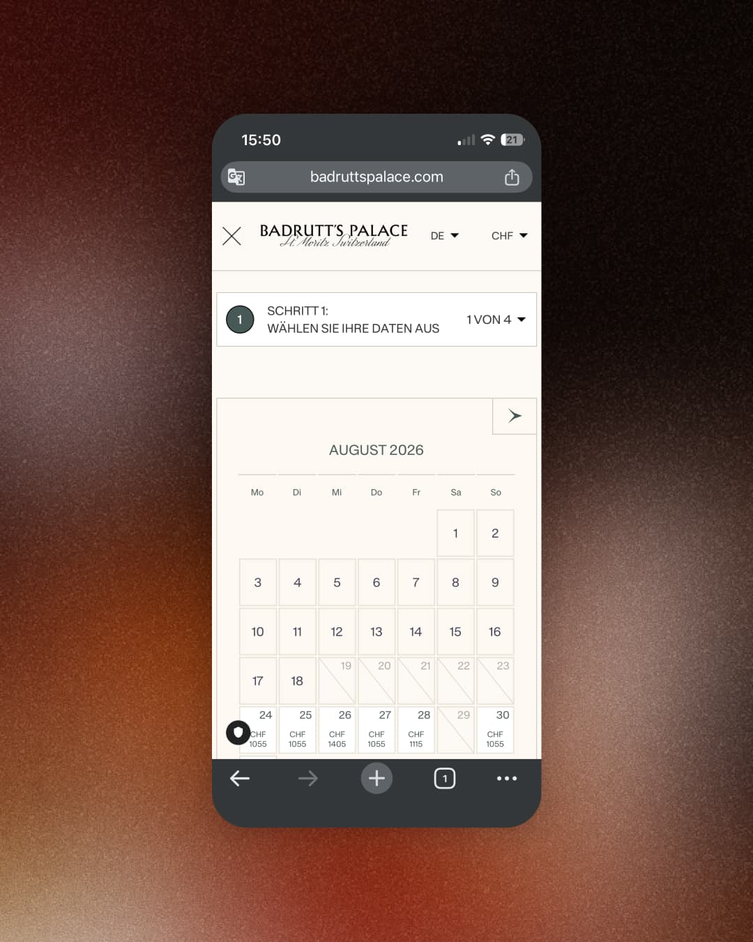 Mobiler Buchungskalender von Badrutt’s Palace für August 2026 mit Tagespreisen in Schweizer Franken und gesperrten Terminen.